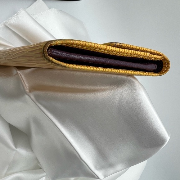 LOUIS VUITTON SARAH PORTE FEUILLE YELLOW OCHRE EPI LEATHER LONG WALLET - Picture 4 of 7